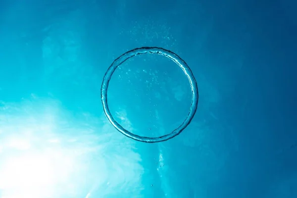 Nahaufnahme Eines Blasenrings Blauen Meer — Stockfoto
