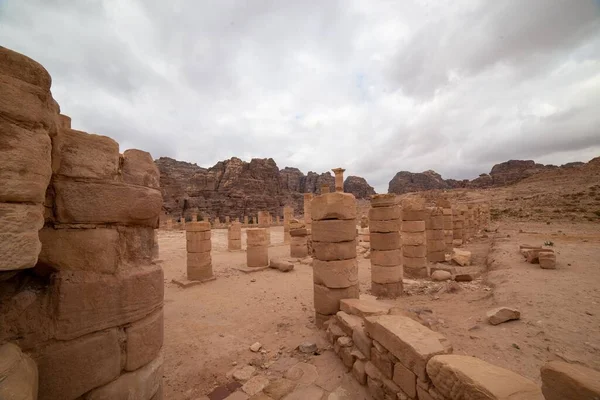 在一个阳光灿烂的日子里 在约旦佩特拉拍摄到的古代废墟特写 — 图库照片