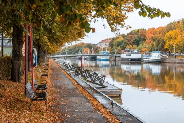 Scenic View Aura River Boats Fall Foliage Autumn Turku Finland — Stock Photo, Image