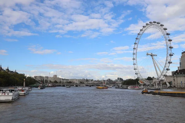 Ein Fluss London Mit Dem London Eye Hintergrund Unter Einem — Stockfoto