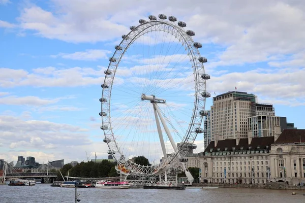 Fiume Londra Con London Eye Sullo Sfondo Sotto Cielo Nuvoloso — Foto Stock