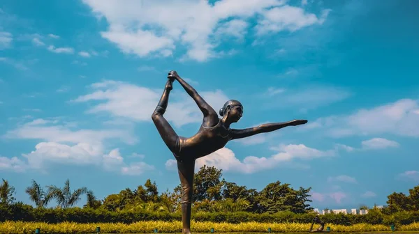 Die Statue Einer Menschlichen Dame Yoga Stellung — Stockfoto