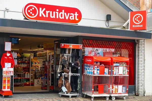 当地的Kruidvat药店和保健品商店入口景致 — 图库照片
