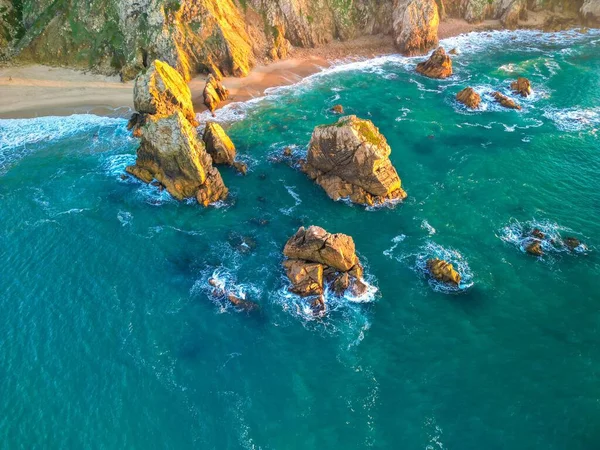 Una Vista Panorámica Las Formaciones Rocosas Playa Ursa Durante Hermoso — Foto de Stock