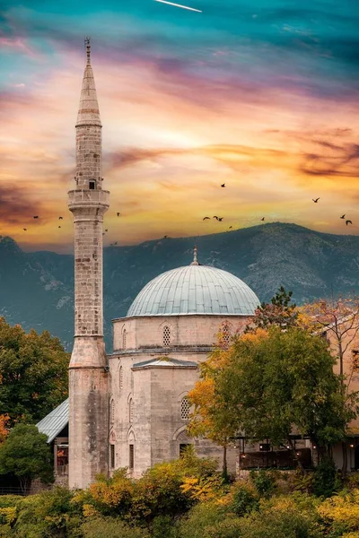 Vertikální Záběr Mešity Koski Mehmed Paša Při Západu Slunce — Stock fotografie