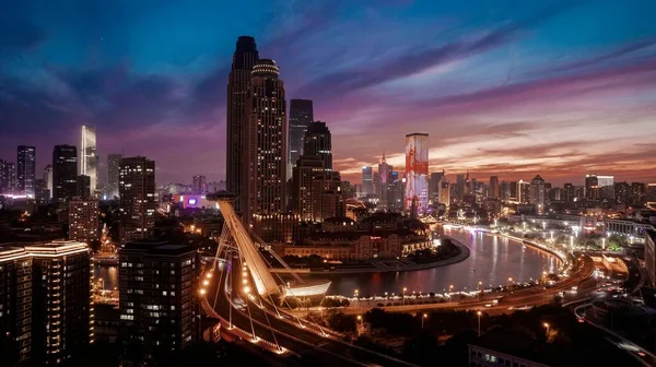 Een Prachtige Skyline Van Een Moderne Stad Schemering — Stockfoto