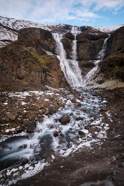 Vertikální Snímek Dlouhého Vystavení Vodopádu Rjukandi Islandu — Stock fotografie