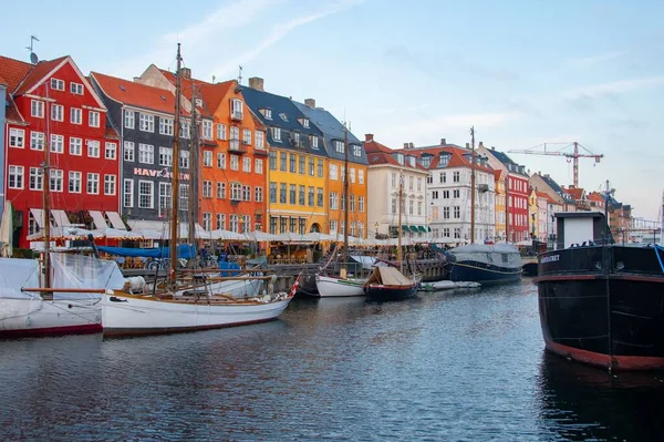 Nyhavn Rıhtımındaki Renkli Evlerin Güzel Bir Görüntüsü — Stok fotoğraf