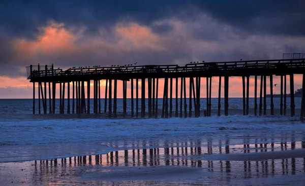 Uma Paisagem Nublada Dramática Sobre Praia Port Hueneme Califórnia Pôr — Fotografia de Stock