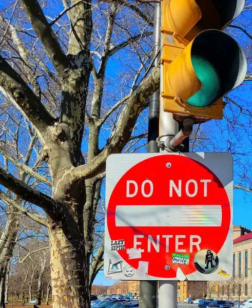 Das Betreten Verboten Schild Mit Ampel Auf Der Straße — Stockfoto