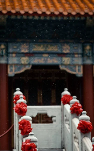 Uma Ponte Decorada Jardim Chinês — Fotografia de Stock