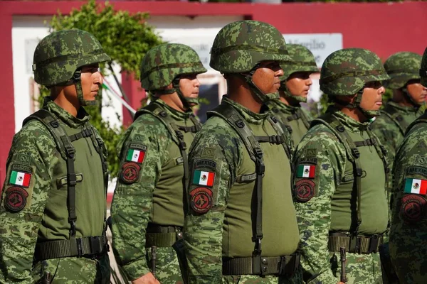 Μεξικανοί Στρατιώτες Στρατιωτικές Δυνάμεις Κατά Διάρκεια Μιας Πολιτικής Τελετής Την — Φωτογραφία Αρχείου