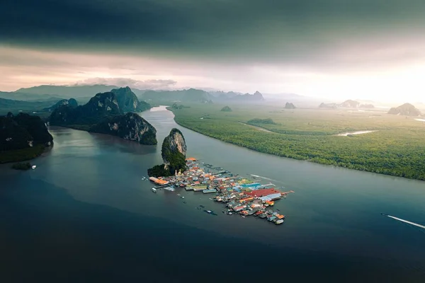 Letecký Pohled Malý Ostrov Obrovským Přístavem Thajsku Krabi Panyi — Stock fotografie