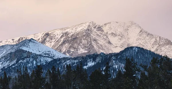 Een Landschap Uitzicht Besneeuwde Rocky Mountain National Park — Stockfoto