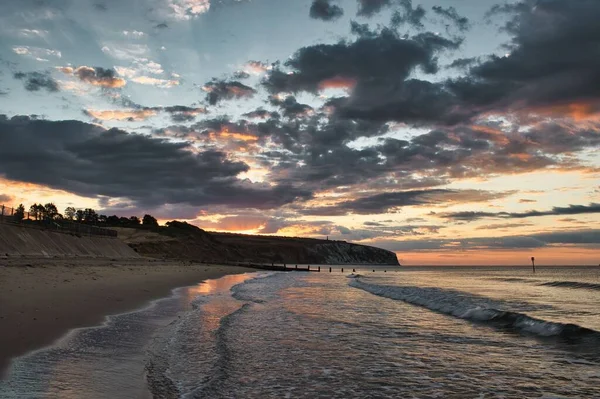 Драматическое Небо Над Мирным Песчаным Берегом Закате Остров Уайт Англия — стоковое фото