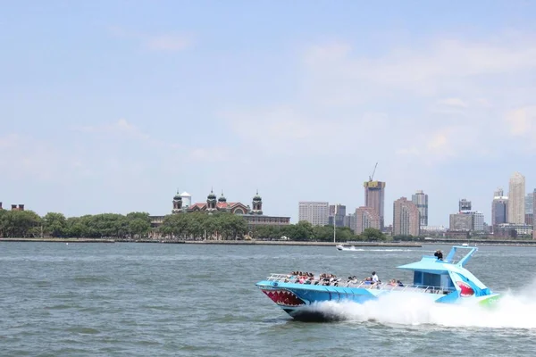 Turistisk Jet Båt Full Människor Vatten Solig Dag Nashua Usa — Stockfoto
