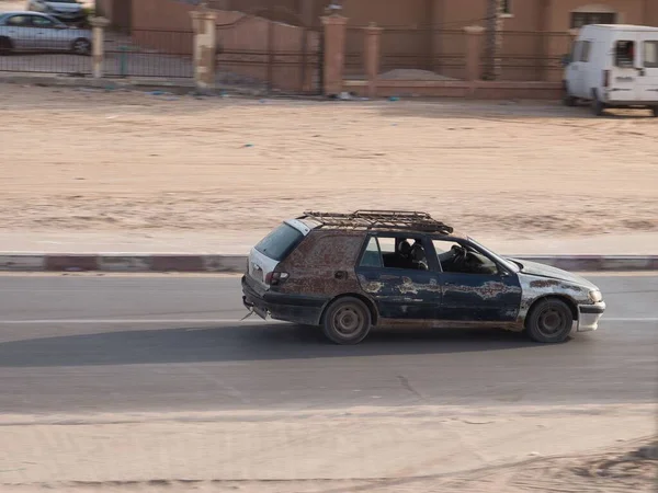 Egy Öreg Rozsdás Autó Nouakchott Ban Mauritániában — Stock Fotó
