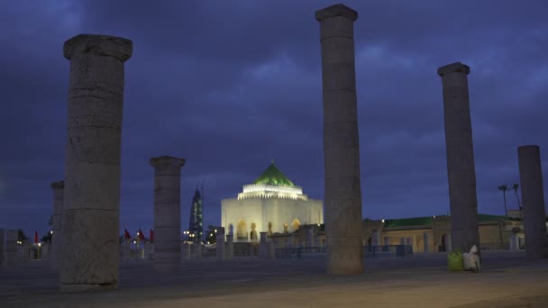 Scenic View Illuminated Mausoleum Mohammed Landmark Dark Blue Sky Background — Stock Video
