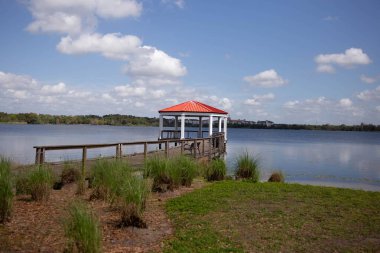 Baldwin Gölü 'ndeki bir rıhtımın yakın görüntüsü.