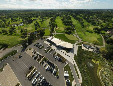Chicago, ABD yakınlarındaki golf sahasının insansız hava aracı görüntüsü.