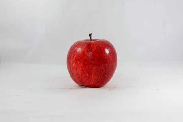 Chutné Červené Jablko Bílém Pozadí — Stock fotografie