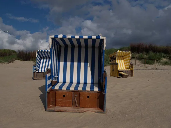 Striped Blue Red Beach Chairs Island Langeoog Beautiful Cloudscape Background — Stock Photo, Image