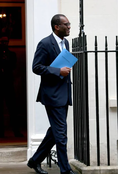 Vertical Closeup Shot Black Man Wearing Suit Holding Blue Folder — Stock Photo, Image