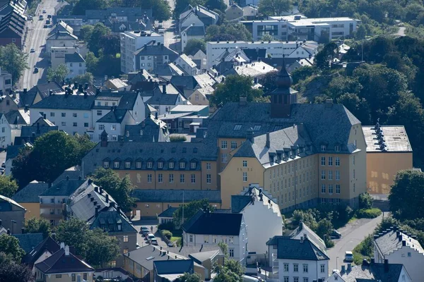 挪威美丽的风景 维斯特兰阿莱森德城和周围环境的美丽风景 夏日晴天 — 图库照片