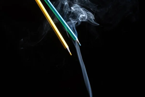Sharp Yellow Green Pencils Smoke Black Background — Stock Photo, Image