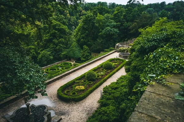 Una Vista Panorámica Los Majestuosos Jardines Del Castillo Ksiaz Situado —  Fotos de Stock