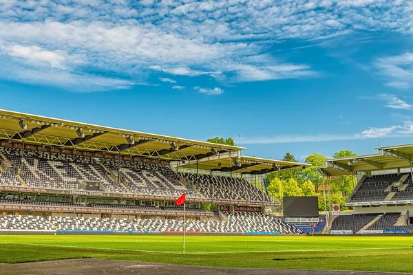 Γήπεδο Ποδοσφαίρου Trondheim Κάτω Από Ένα Συννεφιασμένο Ουρανό — Φωτογραφία Αρχείου