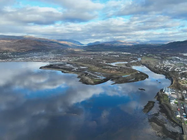 Una Vista Hermoso Lago Cerca Las Montañas Escocia —  Fotos de Stock