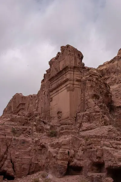 Une Vue Angle Bas Des Bâtiments Anciens Jordanie Petra — Photo