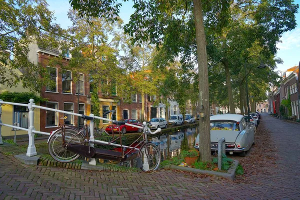 Podwójny Rower Pobliżu Kanałów Centrum Delft — Zdjęcie stockowe