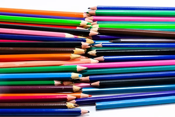 Zbliżenie Kolorowych Ołówków Drewnianych Izolowanych Białym Tle — Zdjęcie stockowe
