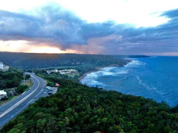 Luftaufnahme Über Einem Meer Tropischen Bäumen Und Einer Autobahn Der — Stockfoto