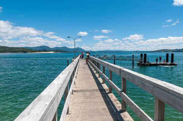 Group People Standing Wooden Pier Hokianga River New Zealand — Stock Photo, Image