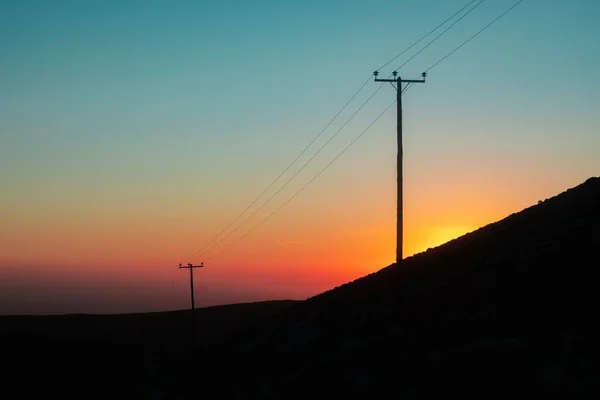 Una Puesta Sol Escénica Con Postes Eléctricos Cielo Colores —  Fotos de Stock