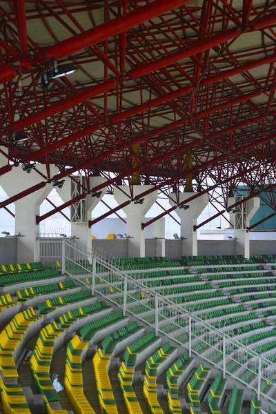 サッカー競技場の座席配置を見ると — ストック写真