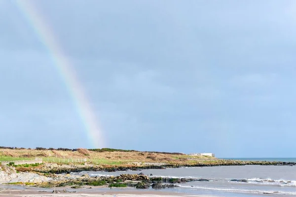 Красивый Вид Радугу Над Пляжем Клогерхед Графстве Лаут Ирландия — стоковое фото
