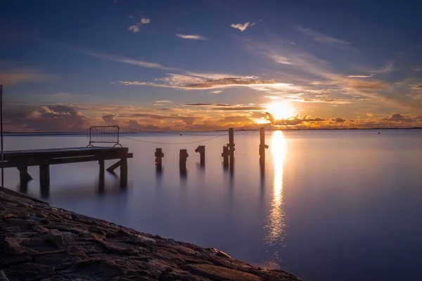 Ein Malerischer Blick Auf Einen Schönen Sonnenuntergang Über Dem Ozean — Stockfoto