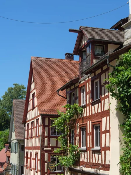 ドイツのレイク コンスタンスに伝統的な家屋を持つ歴史的な旧市街のMeersburg 旅行する美しい場所 — ストック写真