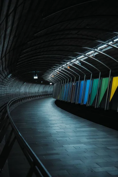 Pusty Urządzony Dworzec Kolejowy Nationaltheatret Oslo Norwegia Oświetlonymi Światłami — Zdjęcie stockowe