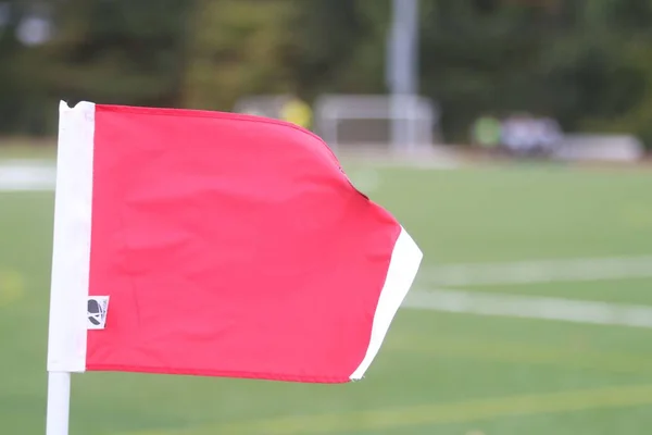 Close Uma Bandeira Vermelha Canto Campo Futebol — Fotografia de Stock