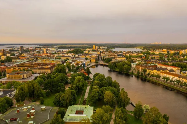 Antenn Utsikt Över Stad Med Flod Och Gamla Byggnader Molnig — Stockfoto
