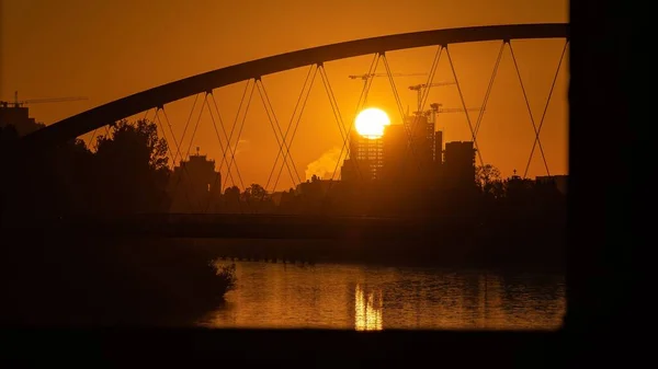 Міст Над Річкою Заході Сонця — стокове фото