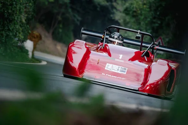 Una Ferrari Rossa Corsa Strada Nel Parco San Bartolo Pesaro — Foto Stock