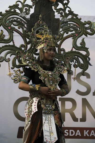 Modelo Traje Carnaval Durante Desfile Moda Dia Independência Indonésia Jepara — Fotografia de Stock