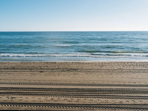 Tracce Pneumatici Impronte Sulla Sabbia Spiaggia Una Giornata Sole Marbella — Foto Stock