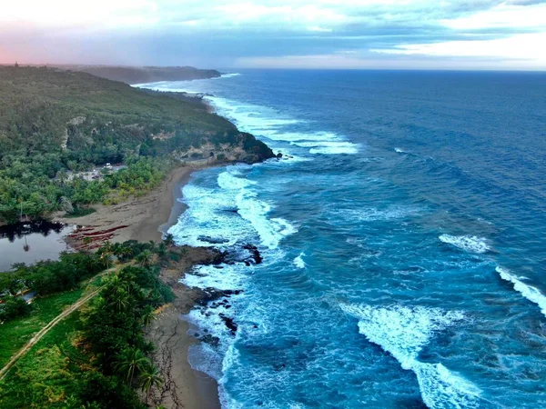 Aerial Shot Tropical Plants Rocky Coast Bright Blue Sea Mirador — Stock Photo, Image